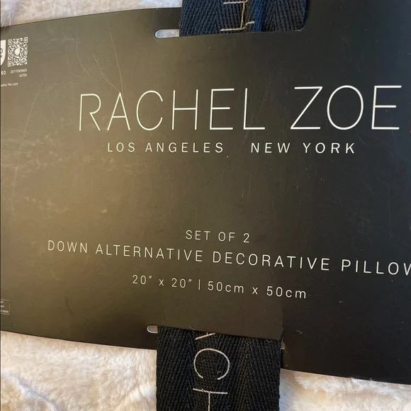 🎀Rachel Zoe Cream Plush Luxurious Faux Fur Pillow Duo with Bow Pattern 🎀 - Picture 9 of 16